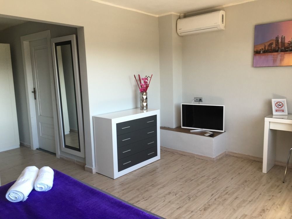 Petit Mirador Hotell Torrelles De Llobregat Eksteriør bilde